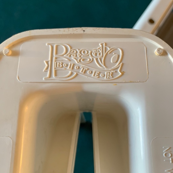 Bagel biter brand Bagel Slicer / Cutter guillotine style with safety shield - Picture 3 of 4